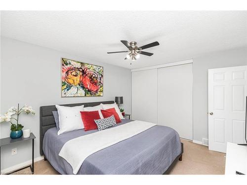 120 Aylmer Crescent, Hamilton, ON - Indoor Photo Showing Bedroom