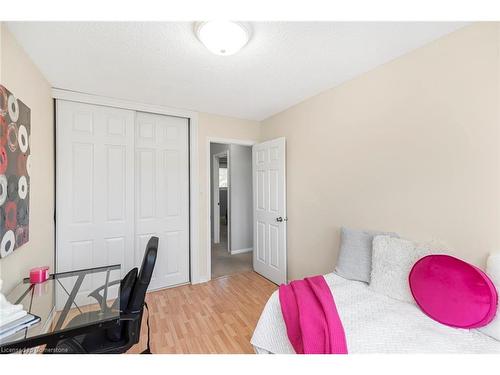 120 Aylmer Crescent, Hamilton, ON - Indoor Photo Showing Bedroom