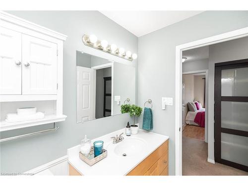 120 Aylmer Crescent, Hamilton, ON - Indoor Photo Showing Bathroom