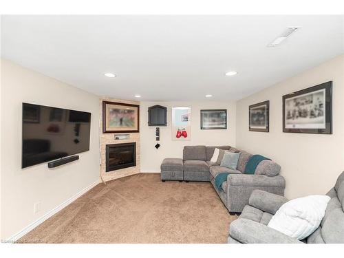 120 Aylmer Crescent, Hamilton, ON - Indoor Photo Showing Living Room