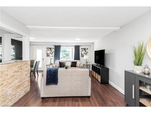 120 Aylmer Crescent, Hamilton, ON - Indoor Photo Showing Living Room