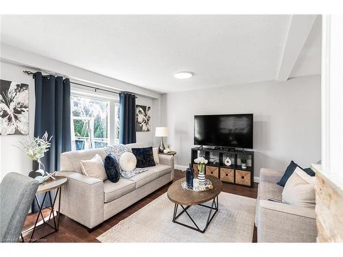 120 Aylmer Crescent, Hamilton, ON - Indoor Photo Showing Living Room