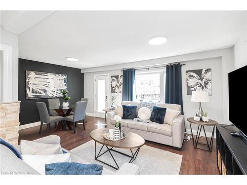 120 Aylmer Crescent, Hamilton, ON - Indoor Photo Showing Living Room