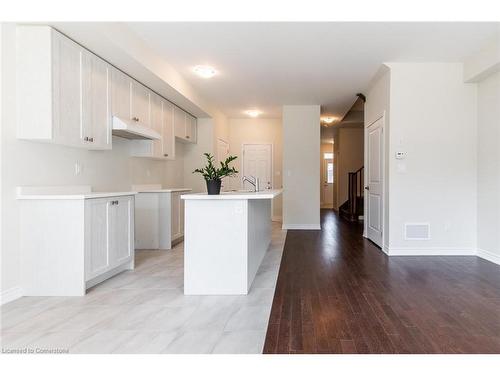 30 Sun Haven Lane, Thorold South, ON - Indoor Photo Showing Kitchen