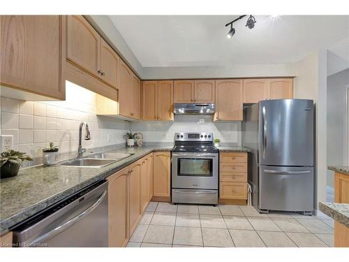 23-40 Braemar Avenue, Caledonia, ON - Indoor Photo Showing Kitchen With Double Sink