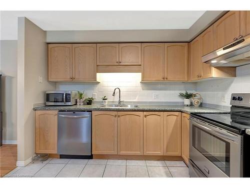 23-40 Braemar Avenue, Caledonia, ON - Indoor Photo Showing Kitchen With Double Sink