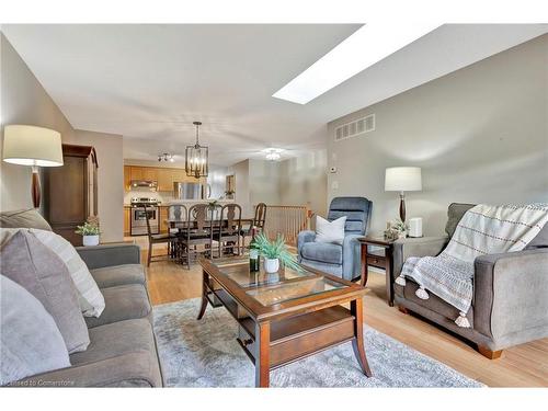 23-40 Braemar Avenue, Caledonia, ON - Indoor Photo Showing Living Room