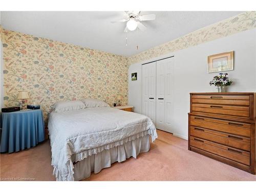 592 Grays Road, Hamilton, ON - Indoor Photo Showing Bedroom