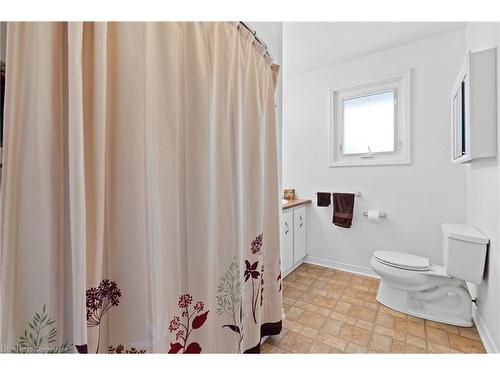 592 Grays Road, Hamilton, ON - Indoor Photo Showing Bathroom