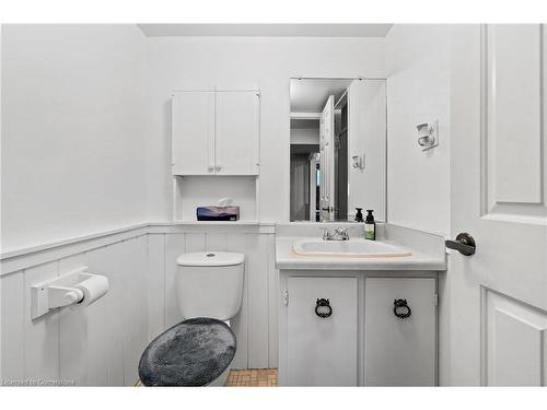 592 Grays Road, Stoney Creek, ON - Indoor Photo Showing Bathroom