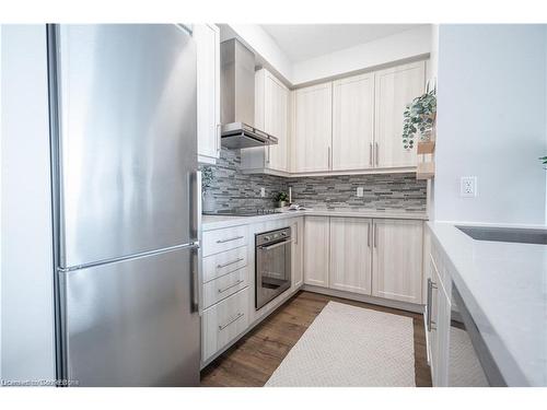 908-2087 Fairview Street, Burlington, ON - Indoor Photo Showing Kitchen With Upgraded Kitchen