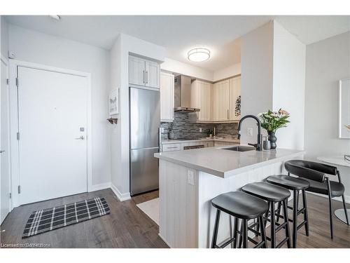 908-2087 Fairview Street, Burlington, ON - Indoor Photo Showing Kitchen