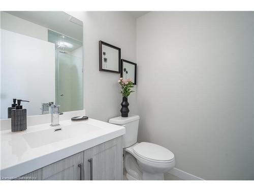 908-2087 Fairview Street, Burlington, ON - Indoor Photo Showing Bathroom