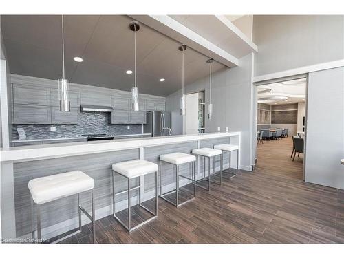 908-2087 Fairview Street, Burlington, ON - Indoor Photo Showing Kitchen With Upgraded Kitchen