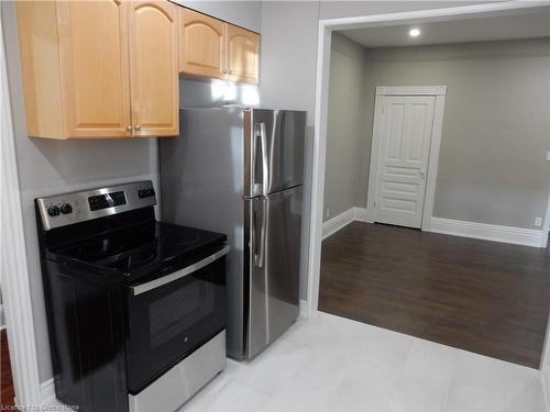 2-115 Charlton Avenue, Hamilton, ON - Indoor Photo Showing Kitchen