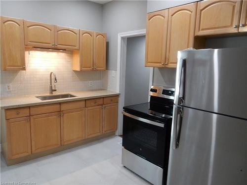 2-115 Charlton Avenue, Hamilton, ON - Indoor Photo Showing Kitchen