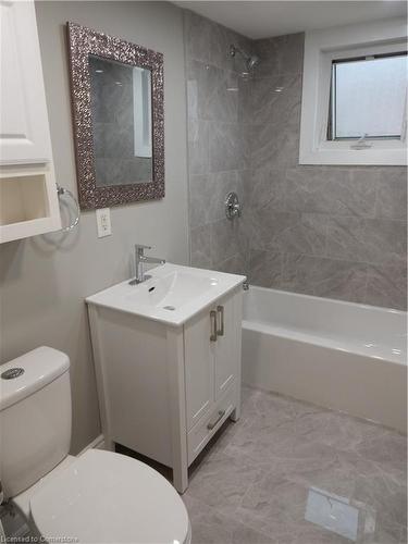 2-115 Charlton Avenue, Hamilton, ON - Indoor Photo Showing Bathroom