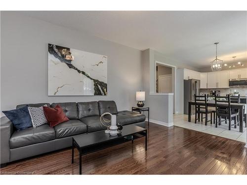 2339 Orchard Road, Burlington, ON - Indoor Photo Showing Living Room