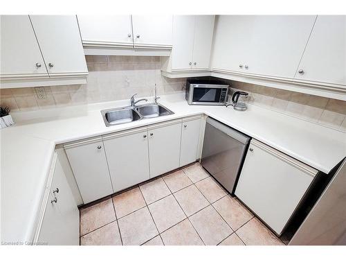 108-1225 North Shore Boulevard E, Burlington, ON - Indoor Photo Showing Kitchen With Double Sink