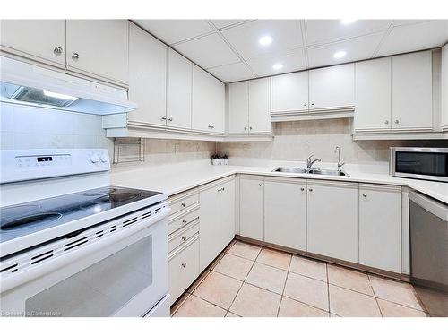 108-1225 North Shore Boulevard E, Burlington, ON - Indoor Photo Showing Kitchen With Double Sink