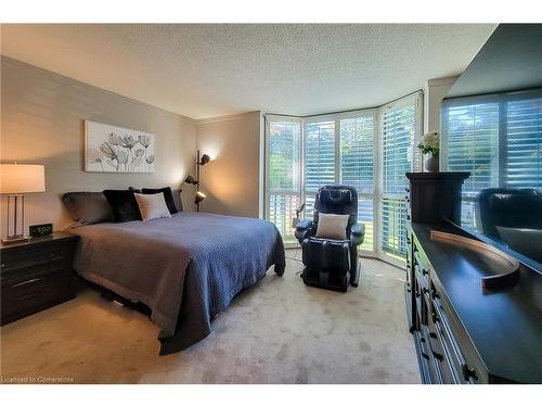 108-1225 North Shore Boulevard E, Burlington, ON - Indoor Photo Showing Bedroom