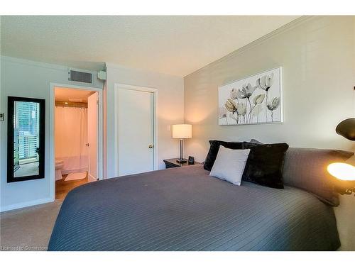 108-1225 North Shore Boulevard E, Burlington, ON - Indoor Photo Showing Bedroom