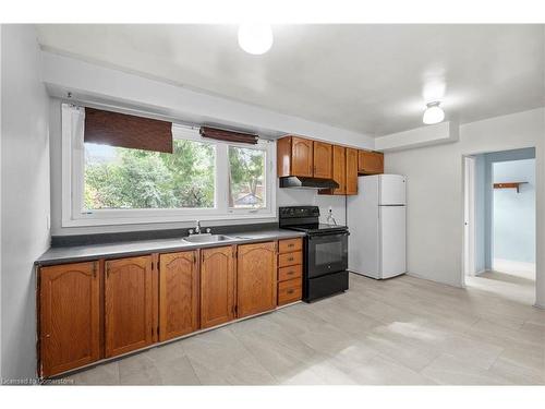 2384 Maryvale Court, Burlington, ON - Indoor Photo Showing Kitchen