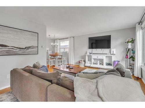 6 Palmerston Place, Hamilton, ON - Indoor Photo Showing Living Room