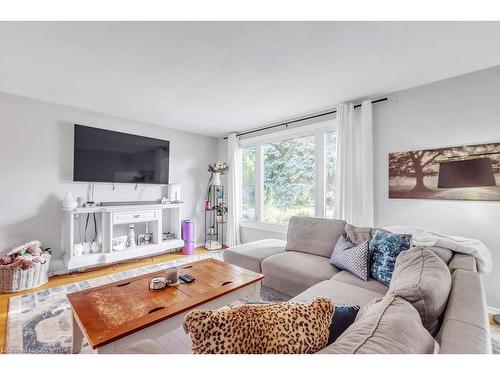 6 Palmerston Place, Hamilton, ON - Indoor Photo Showing Living Room