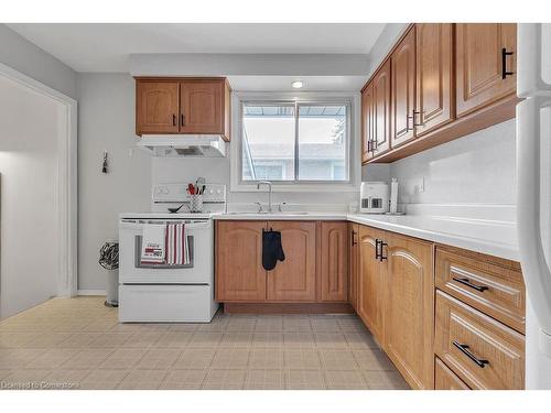 6 Palmerston Place, Hamilton, ON - Indoor Photo Showing Kitchen