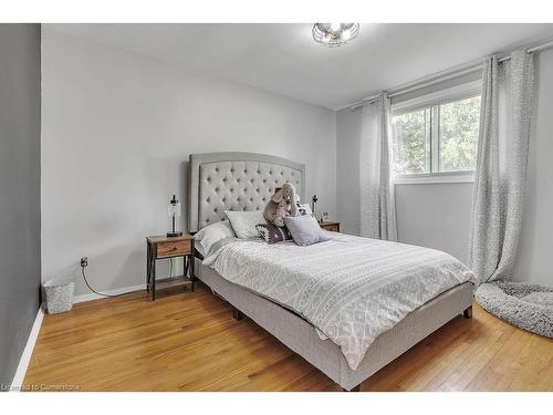 6 Palmerston Place, Hamilton, ON - Indoor Photo Showing Bedroom