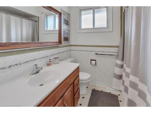 6 Palmerston Place, Hamilton, ON - Indoor Photo Showing Bathroom