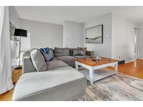 6 Palmerston Place, Hamilton, ON - Indoor Photo Showing Living Room