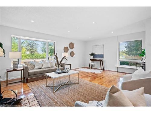 46 Glenvale Boulevard, Brampton, ON - Indoor Photo Showing Living Room