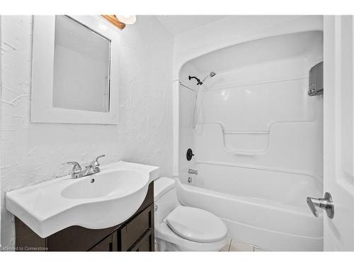 46 Glenvale Boulevard, Brampton, ON - Indoor Photo Showing Bathroom