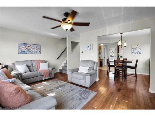 6415 Townline Road, Smithville, ON - Indoor Photo Showing Living Room