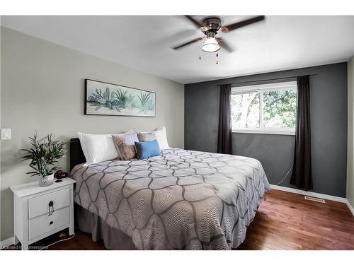 6415 Townline Road, Smithville, ON - Indoor Photo Showing Bedroom