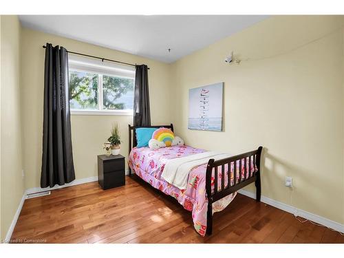 6415 Townline Road, Smithville, ON - Indoor Photo Showing Bedroom