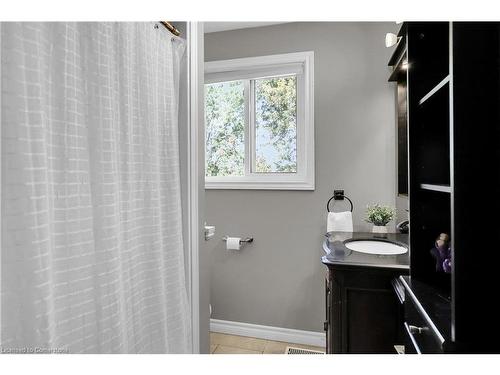 6415 Townline Road, Smithville, ON - Indoor Photo Showing Bathroom