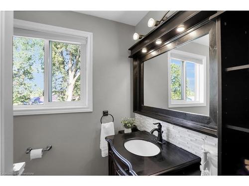 6415 Townline Road, Smithville, ON - Indoor Photo Showing Bathroom