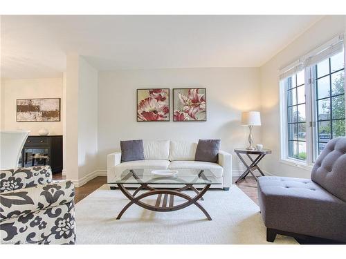 40 Lido Drive, Hamilton, ON - Indoor Photo Showing Living Room