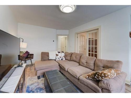 72 Edgemont Street N, Hamilton, ON - Indoor Photo Showing Living Room