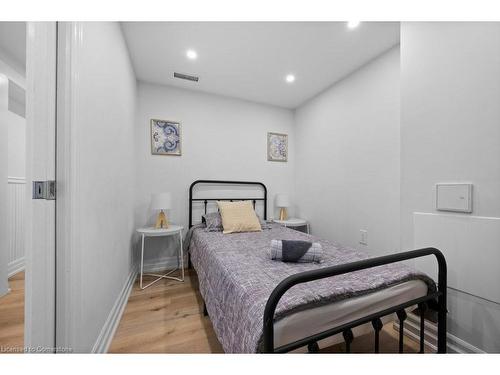 830 Mohawk Road E, Hamilton, ON - Indoor Photo Showing Bedroom