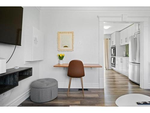 830 Mohawk Road E, Hamilton, ON - Indoor Photo Showing Kitchen