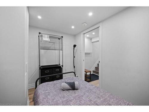 830 Mohawk Road E, Hamilton, ON - Indoor Photo Showing Bedroom