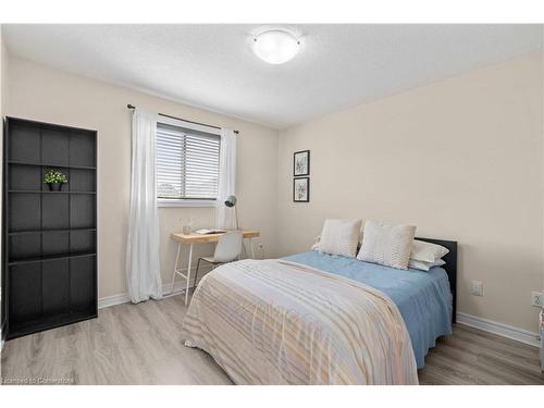 50 Eaglewood Drive, Hamilton, ON - Indoor Photo Showing Bedroom