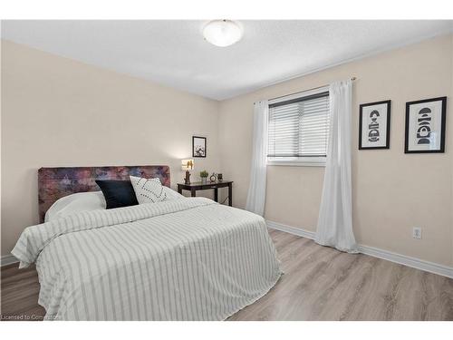 50 Eaglewood Drive, Hamilton, ON - Indoor Photo Showing Bedroom