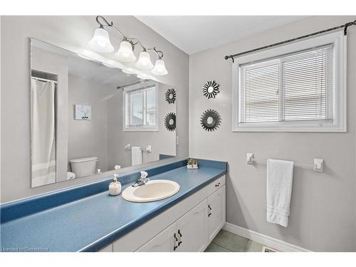 50 Eaglewood Drive, Hamilton, ON - Indoor Photo Showing Bathroom