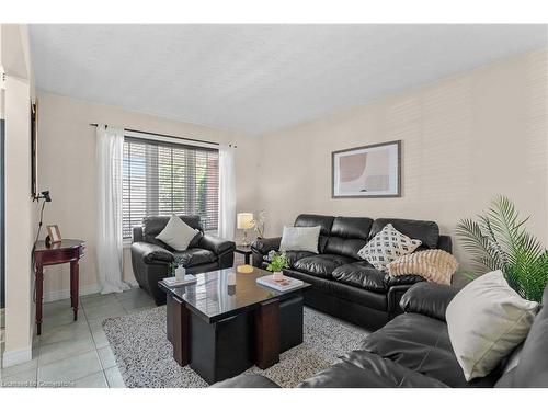 50 Eaglewood Drive, Hamilton, ON - Indoor Photo Showing Living Room