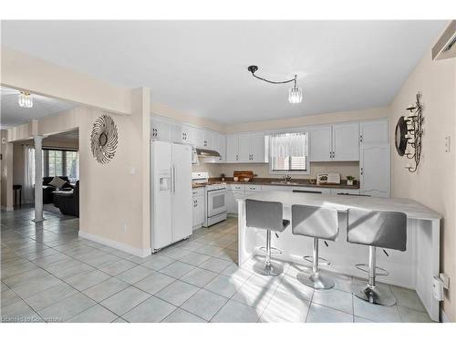 50 Eaglewood Drive, Hamilton, ON - Indoor Photo Showing Kitchen